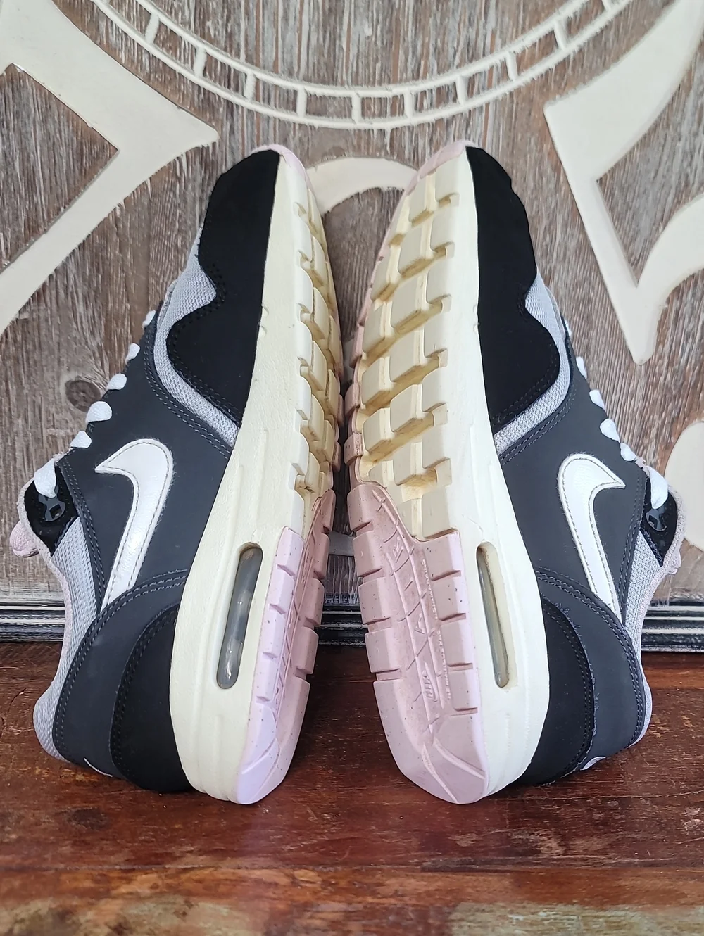 Nike Women’s Air Max 1 